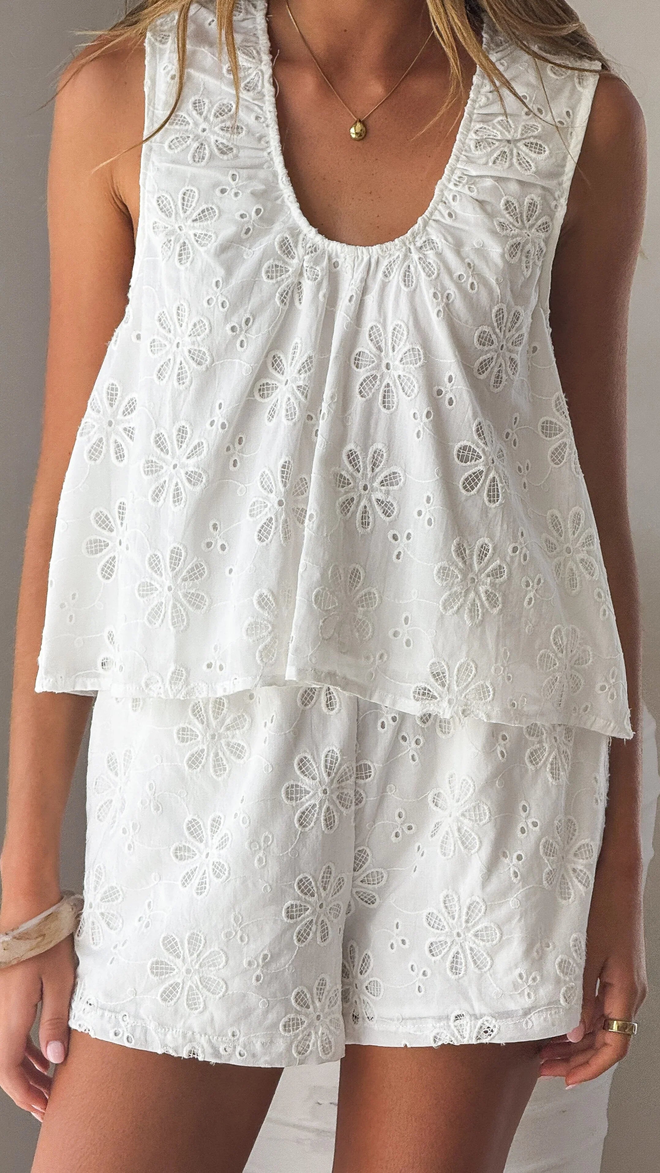 Vika Top White Flower Embroidery