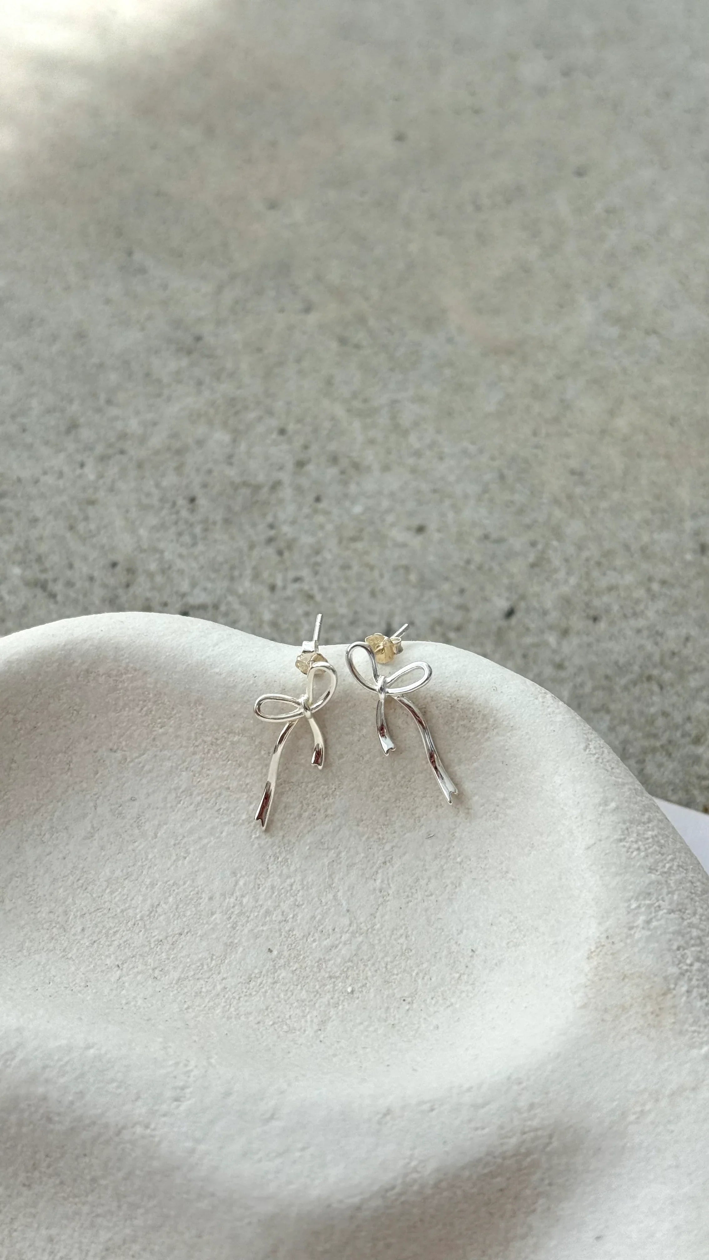 Velika Bow Earrings Silver