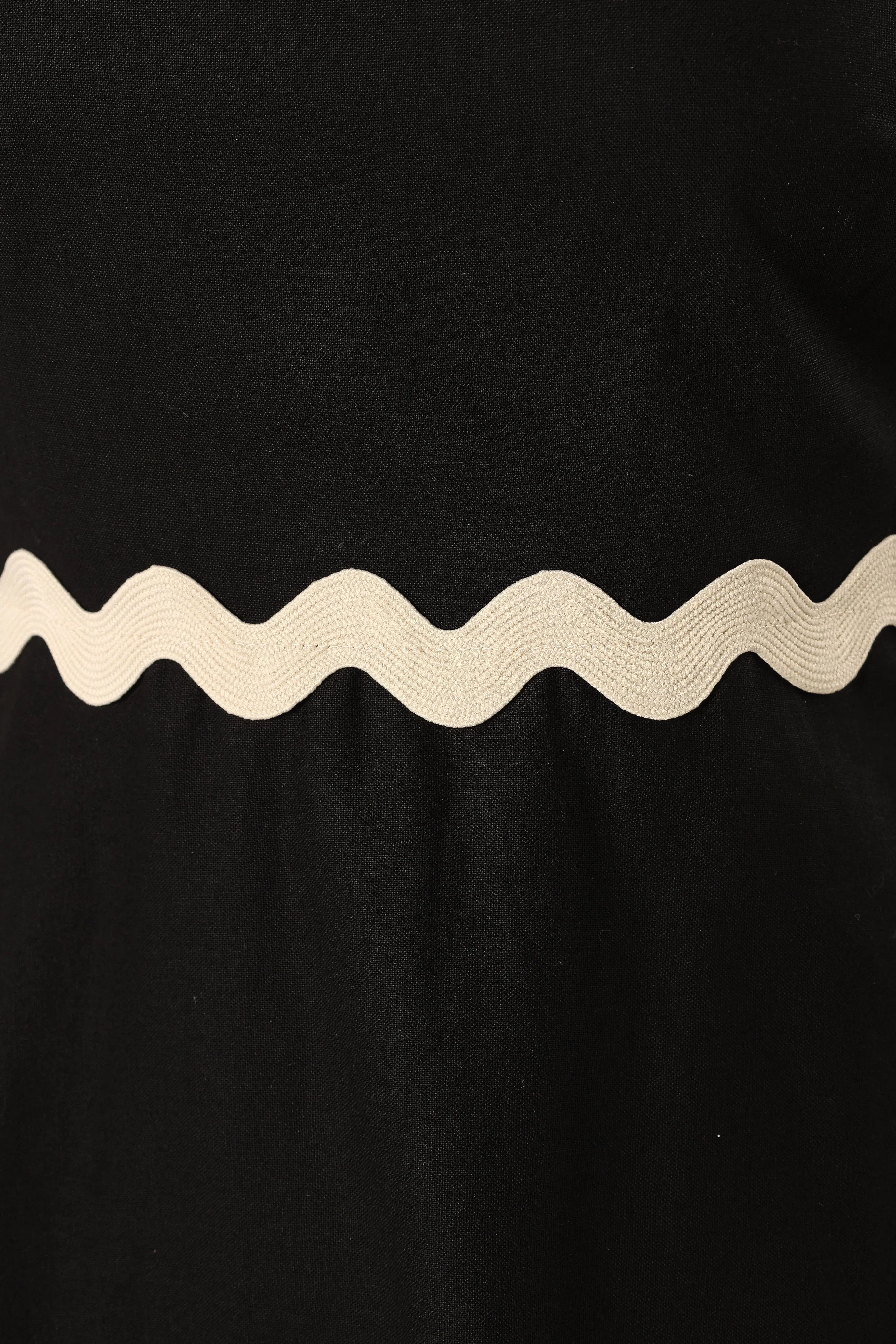 Mollymook Top Black Cream