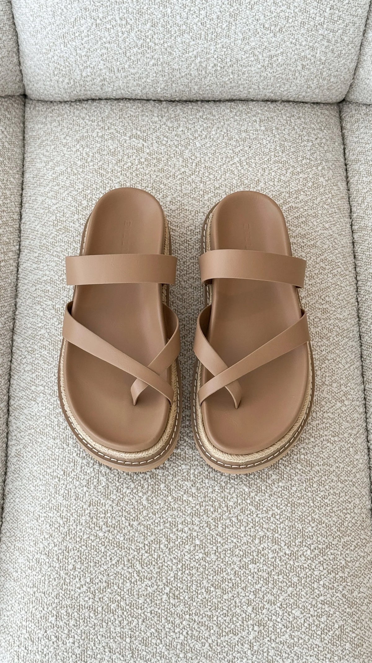 Amia Slide Light Cashew